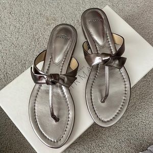 Brand new Alexandre Birman Clarita Flat Sandal! 🌸